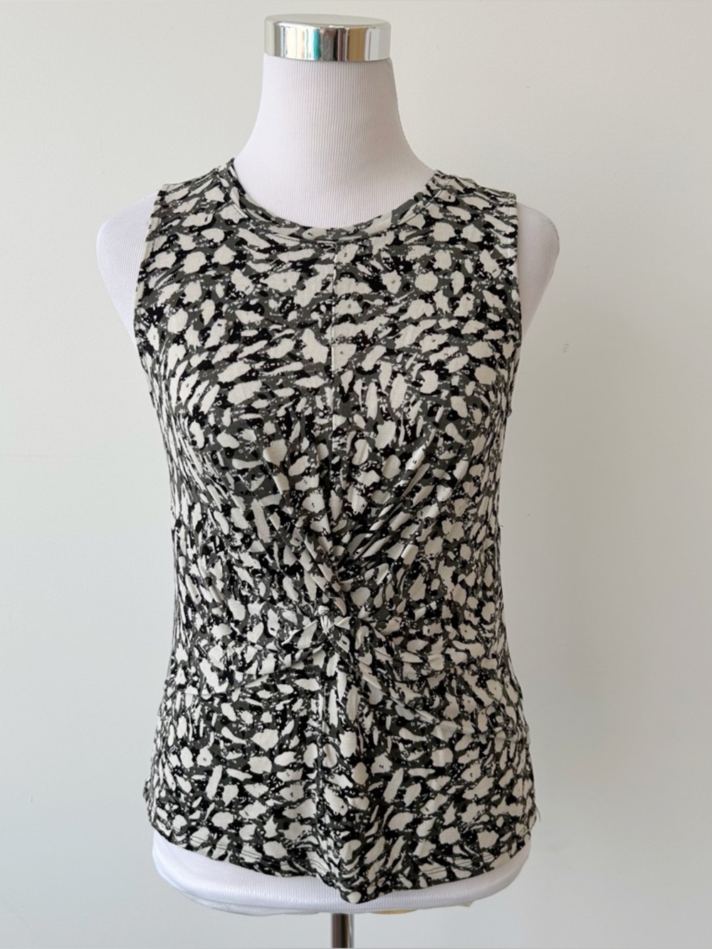 Simply Vera Vera Wang • Camouflage Twist Front Tank